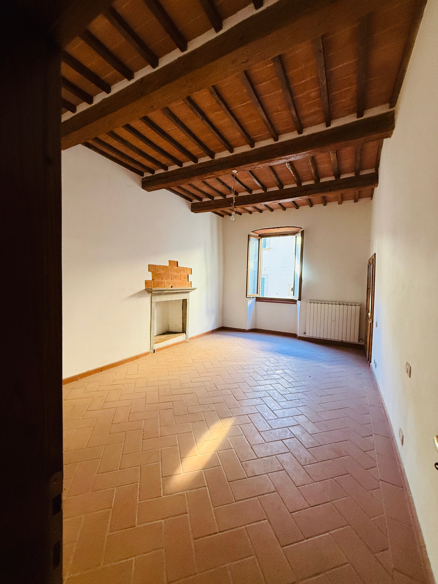 Completely renovated, never-inhabited detached townhouse in Laterina