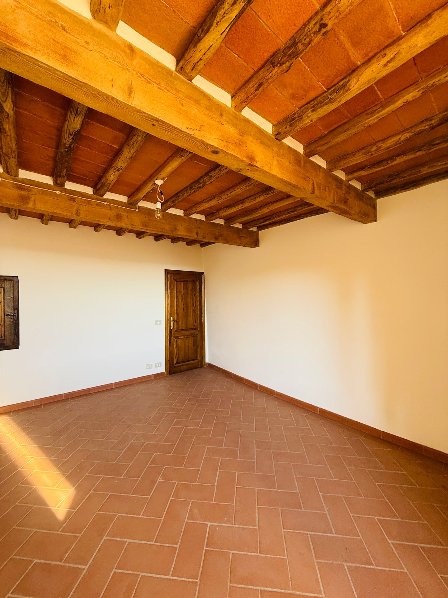 Completely renovated, never-inhabited detached townhouse in Laterina