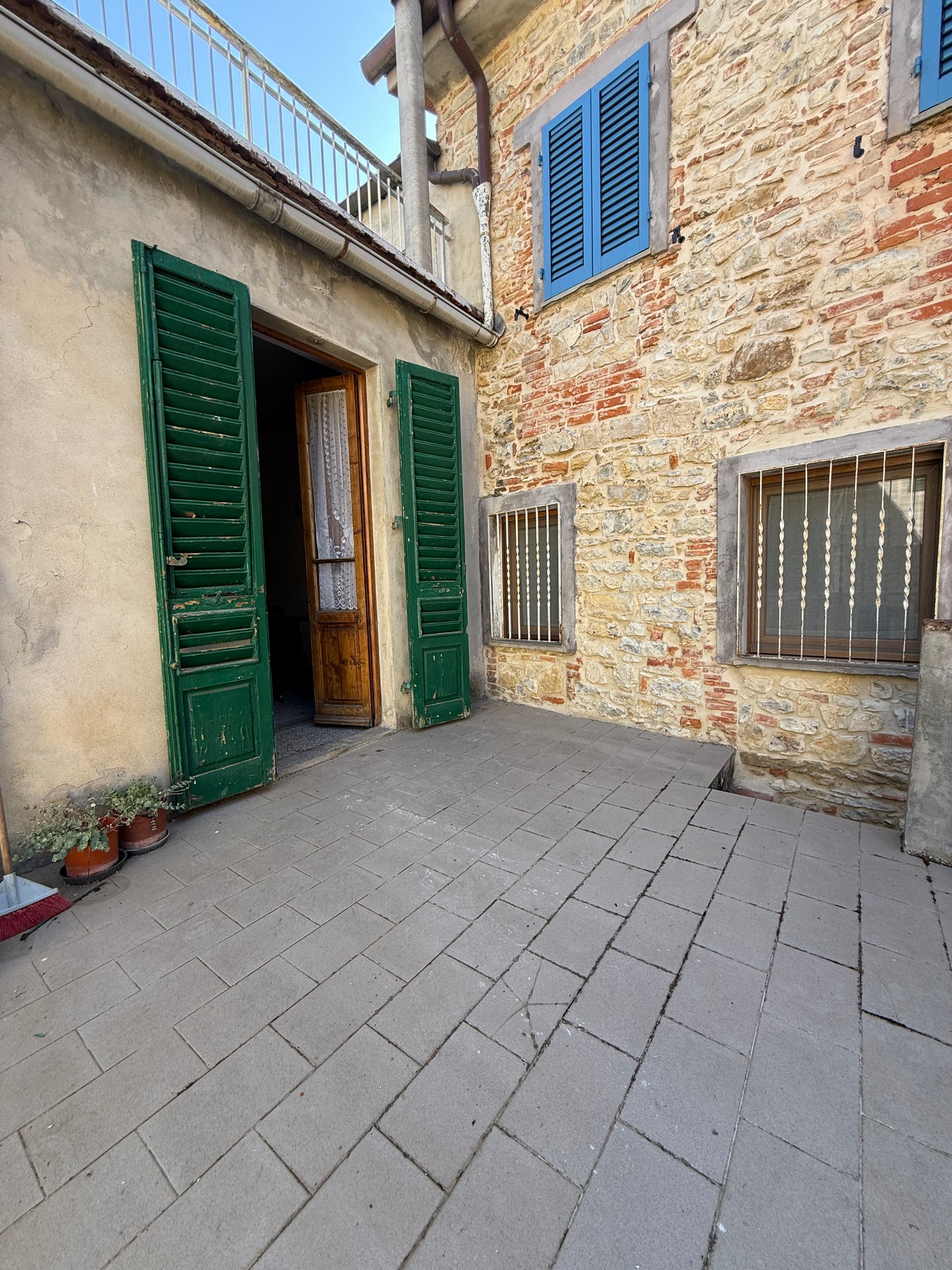 House with two terraces and double garage