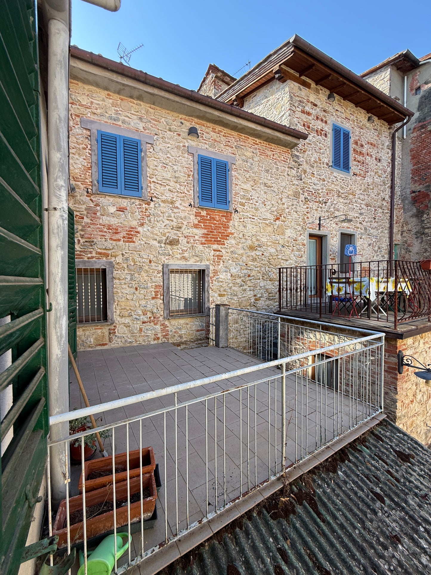 House with two terraces and double garage